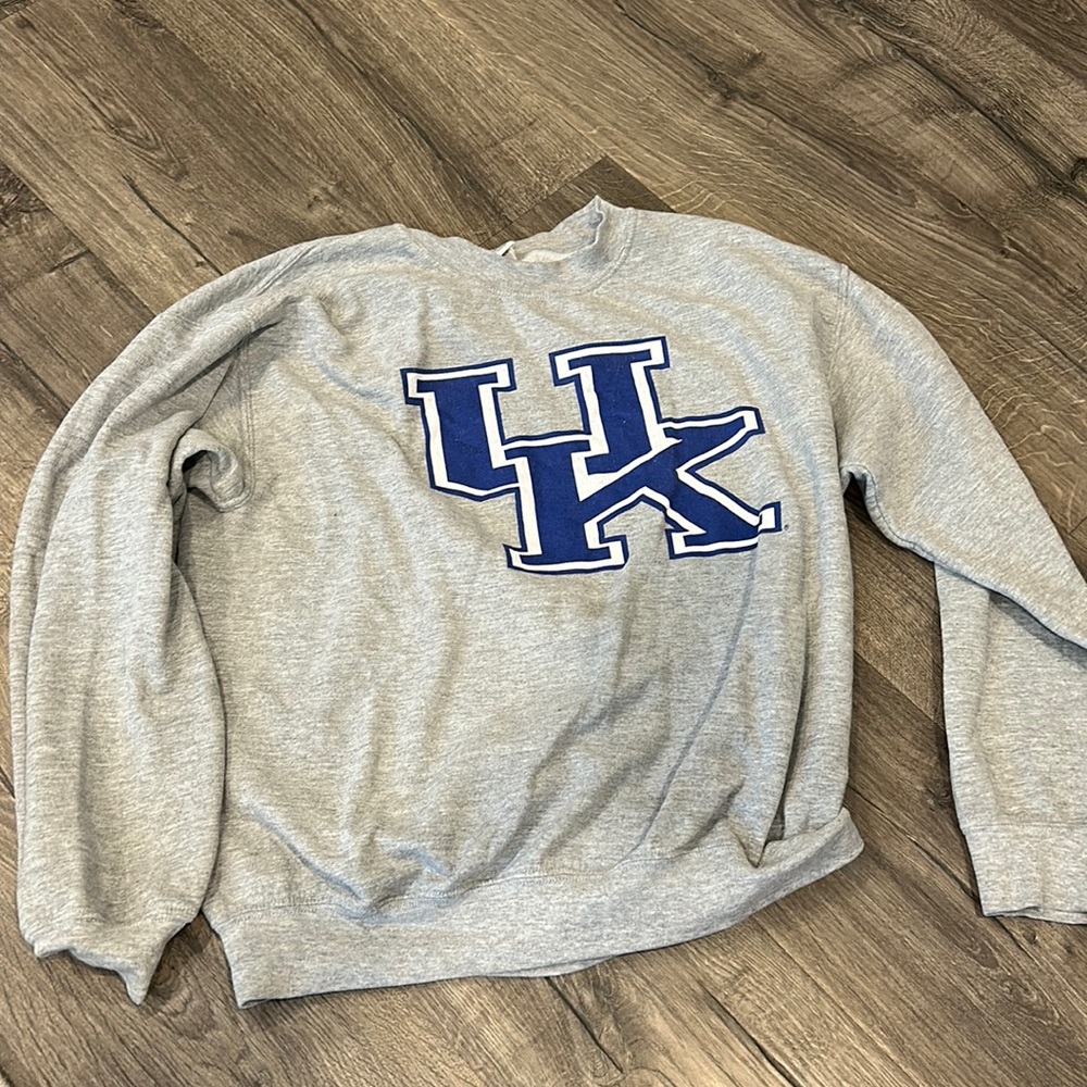 Medium UK comfy crewneck!